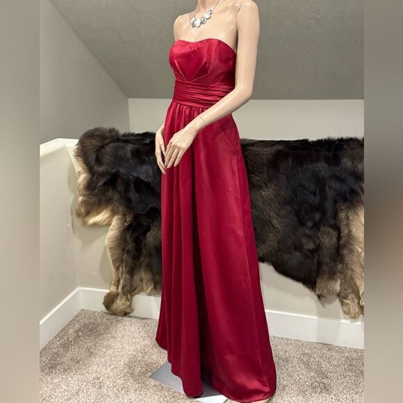 Burgundy Elegant Strapless Soft Satin Maxi Dress - Picture 6 of 9